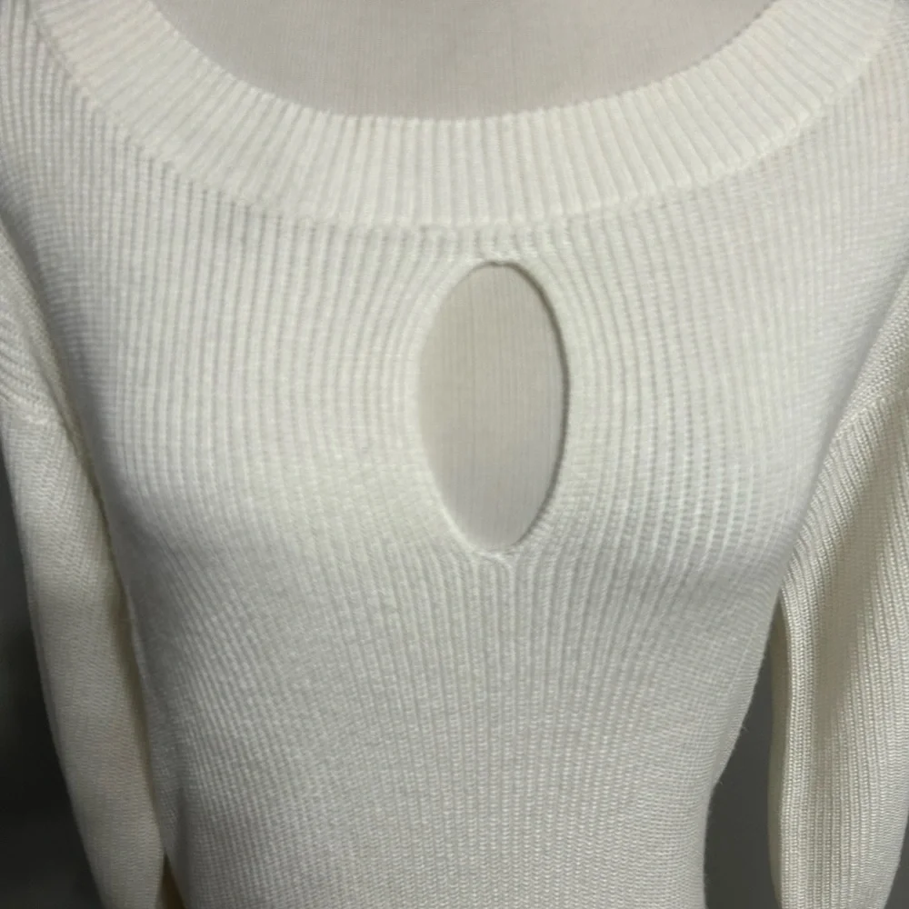 New York and Co women’s‎ size XL cable knit sweater with front peep hole